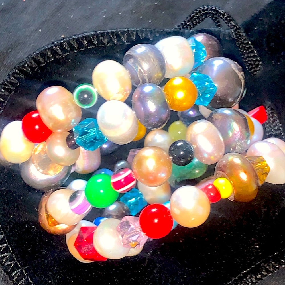 Beautiful 4 rows genuine freshwater pearl gemstone and crystal bracelet adjust